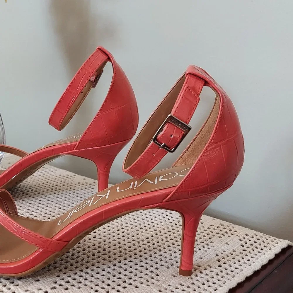 NWOB CALVIN KLEIN LALI CROC EMBOSSED STRAPPY OPEN TOE SANDALS (CORAL / S…